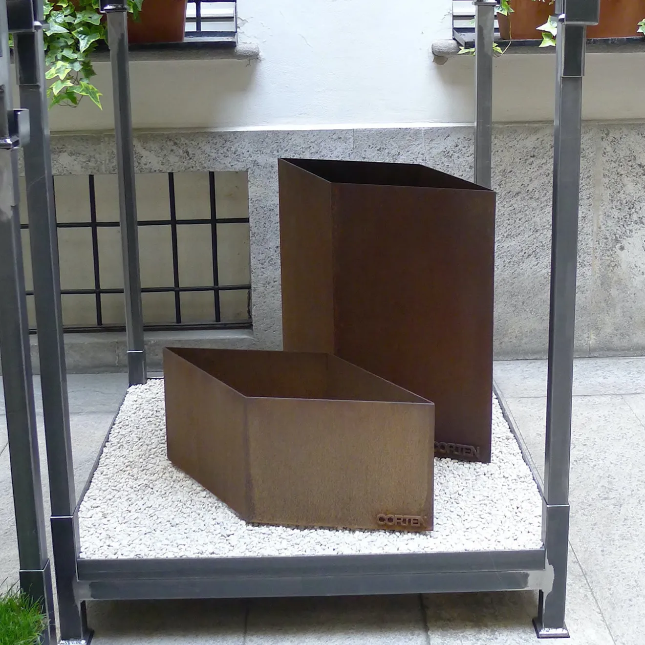 Marco Gaviraghi Calloni 89,1 Portavaso in acciaio corten