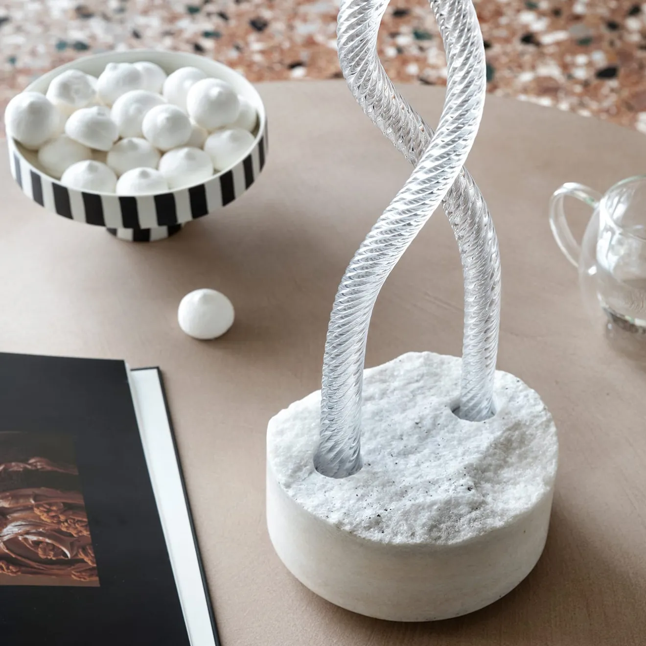 Aina Kari Abbraccio di artigiani Portacandele in vetro trasparente