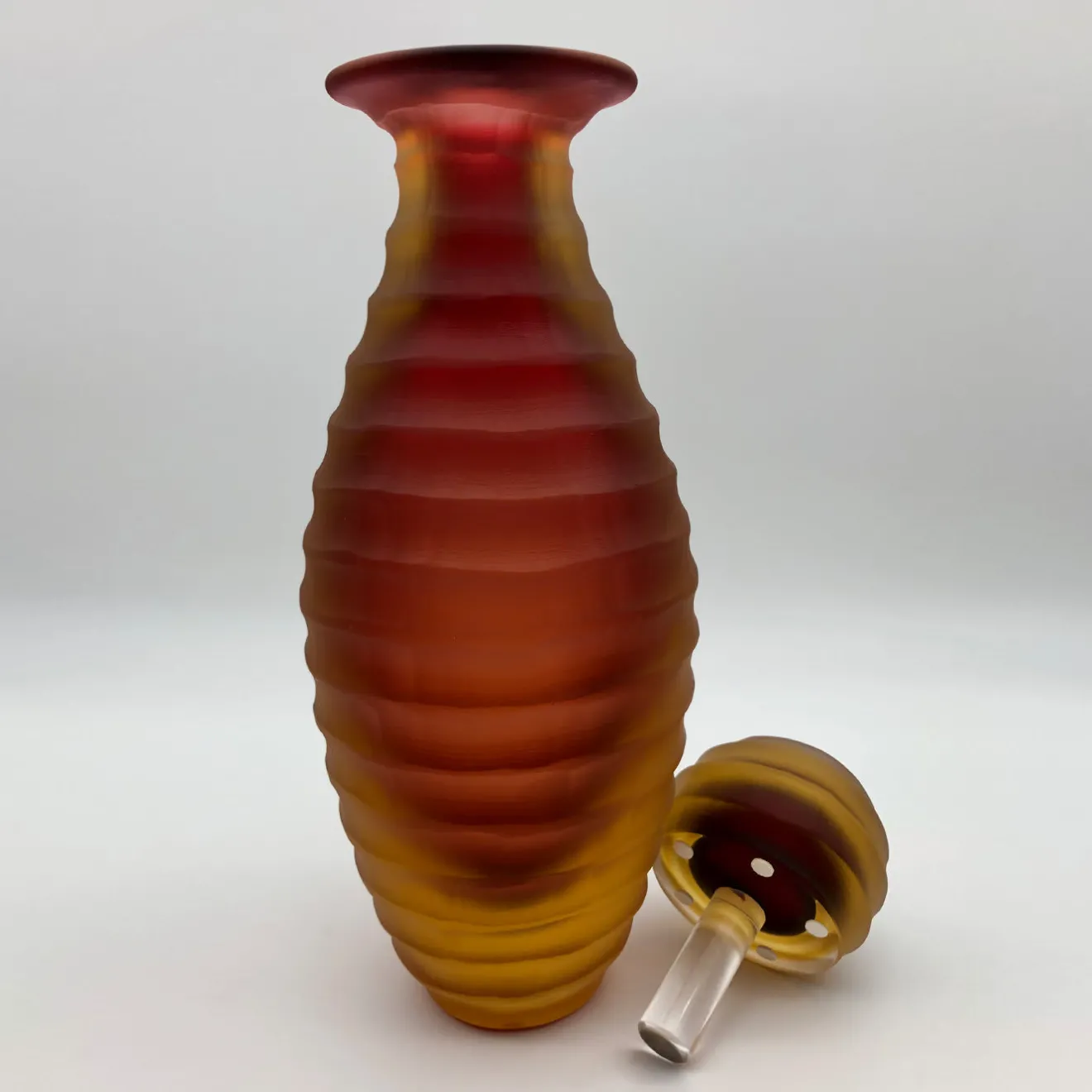 Ars Murano Bottiglia alta in rubino di Achille D'Este e Renzo Vianello