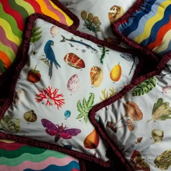 Grand Tour by Vito Nesta Cabinet De Curiosités Cuscino in velluto con elementi naturali #1