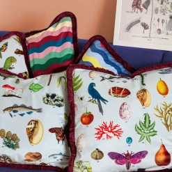 Grand Tour by Vito Nesta Cabinet De Curiosités Cuscino in velluto con elementi naturali #1