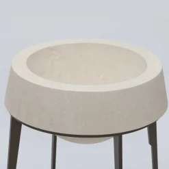 Pimar Limestone Capasa Vaso grande in ferro e pietra calcarea leccese di Silvio De Ponte