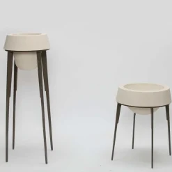 Pimar Limestone Capasa Vaso grande in ferro e pietra calcarea leccese di Silvio De Ponte