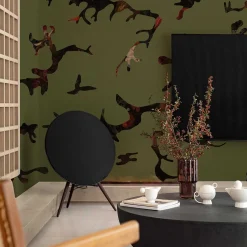 MaVoix Carta da Parati Find Me In The Dark Verde Militare di Magnus Gjoen