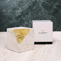 Alimonti Milano Colpo Da Maestro Ostuni Scultura cubica in travertino foglia oro
