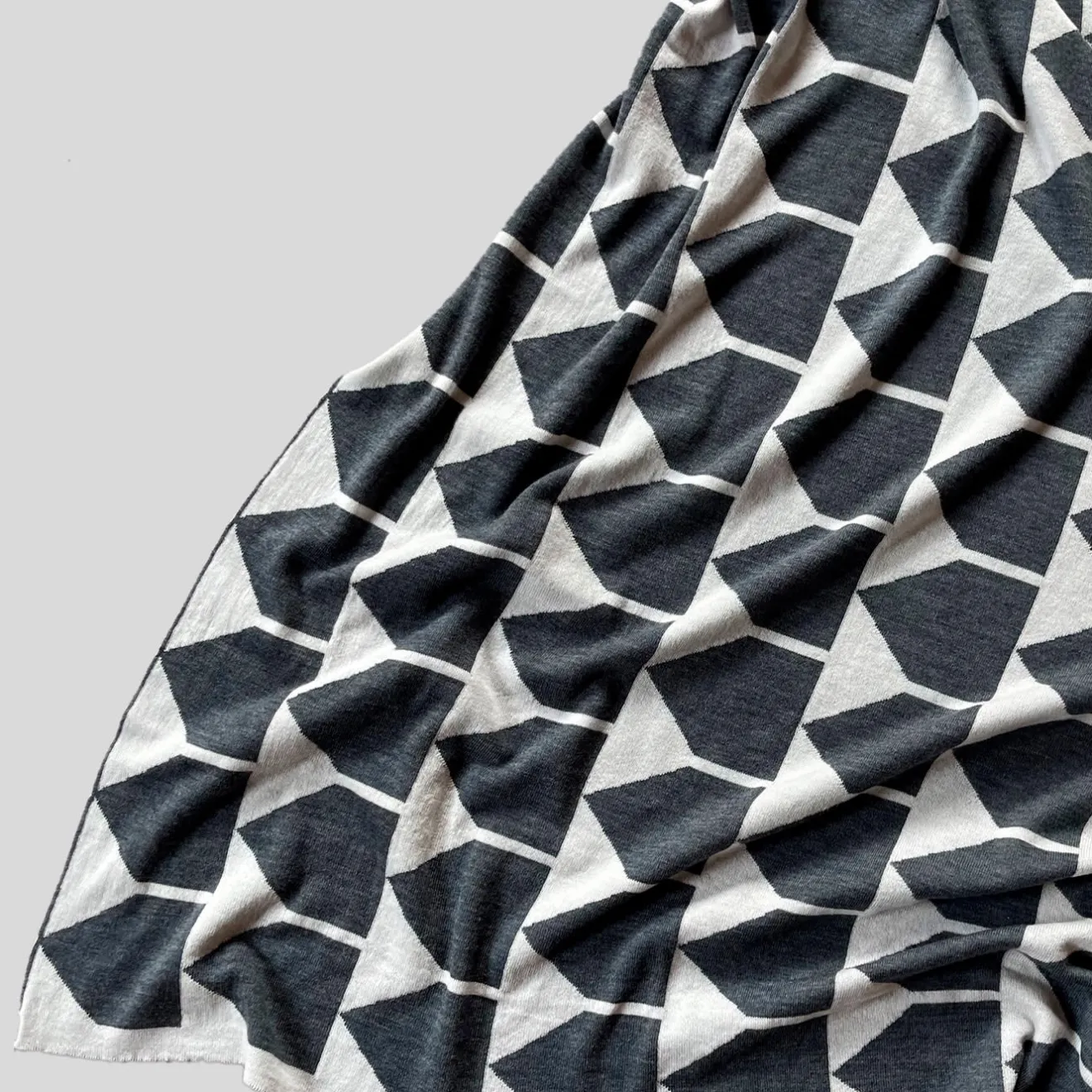 Lanificio Leo Coperta Archetipo bianco/nero di Makeyourhome + Walter Terruso