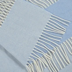 Rivolta Carmignani Coperta piccola azzurra con frange Defilé