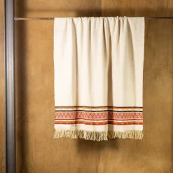 The House of Lyria Coperta Ruggito con motivi policromi a frange