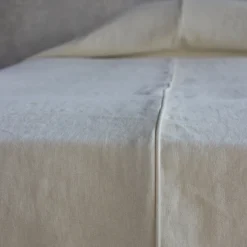 Once Milano Copriletto in lino pesante crema con profili