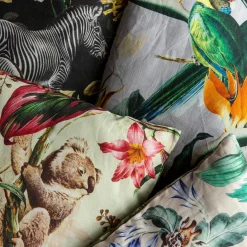 Grand Tour by Vito Nesta Cuscino in lino Animalia con Koala e fiori rosa