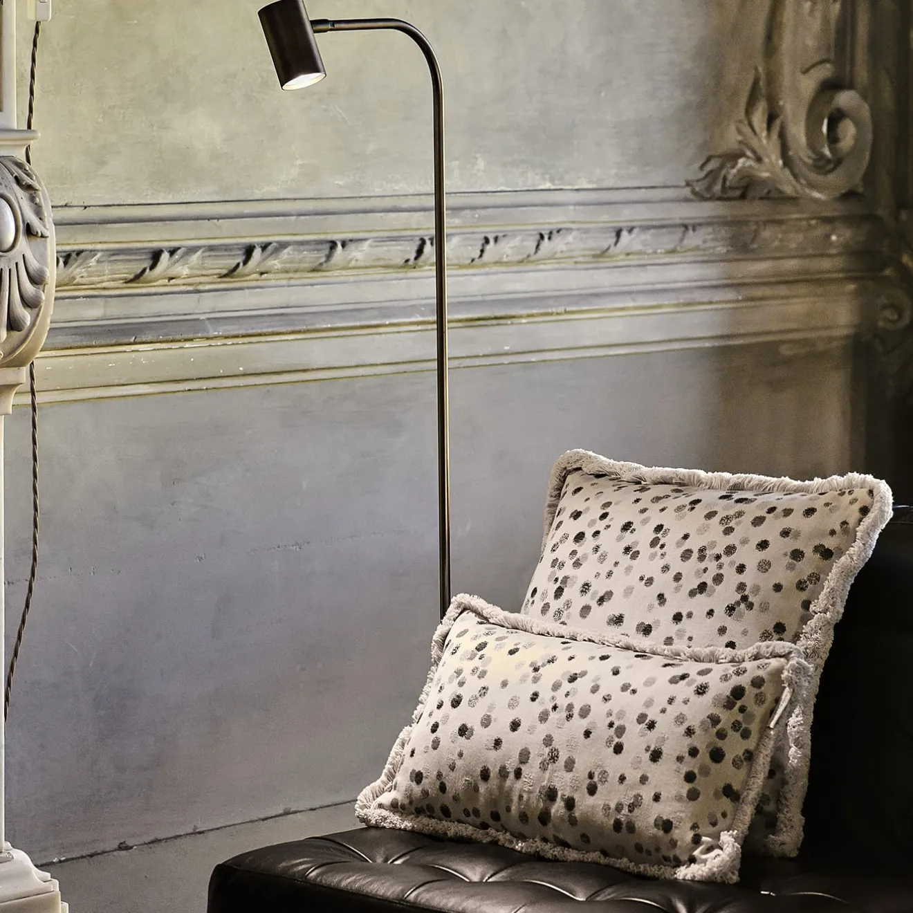 Carola fra i Trulli Cuscino piccolo con frange bianche e nere