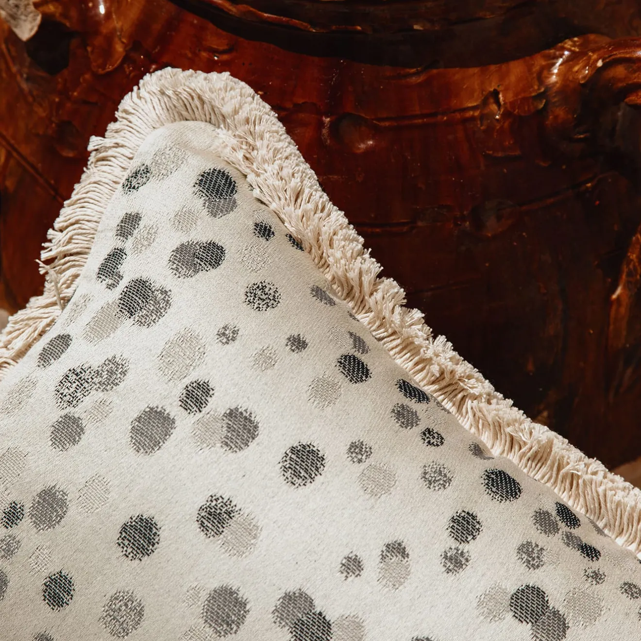 Carola fra i Trulli Cuscino piccolo con frange bianche e nere