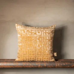 The House of Lyria Cuscino quadrato Celidonia in velluto jacquard dorato
