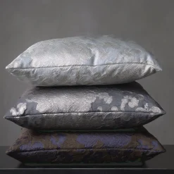 The House of Lyria Cuscino quadrato in flanella floreale viola jacquard