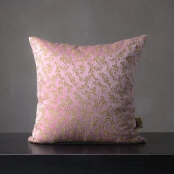 The House of Lyria Cuscino quadrato Ledbetter in jacquard floreale rosa e oro