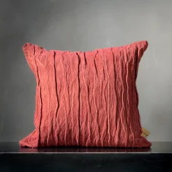 The House of Lyria Cuscino Quadrato Potentilla in Velluto Rosso