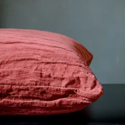 The House of Lyria Cuscino Quadrato Potentilla in Velluto Rosso