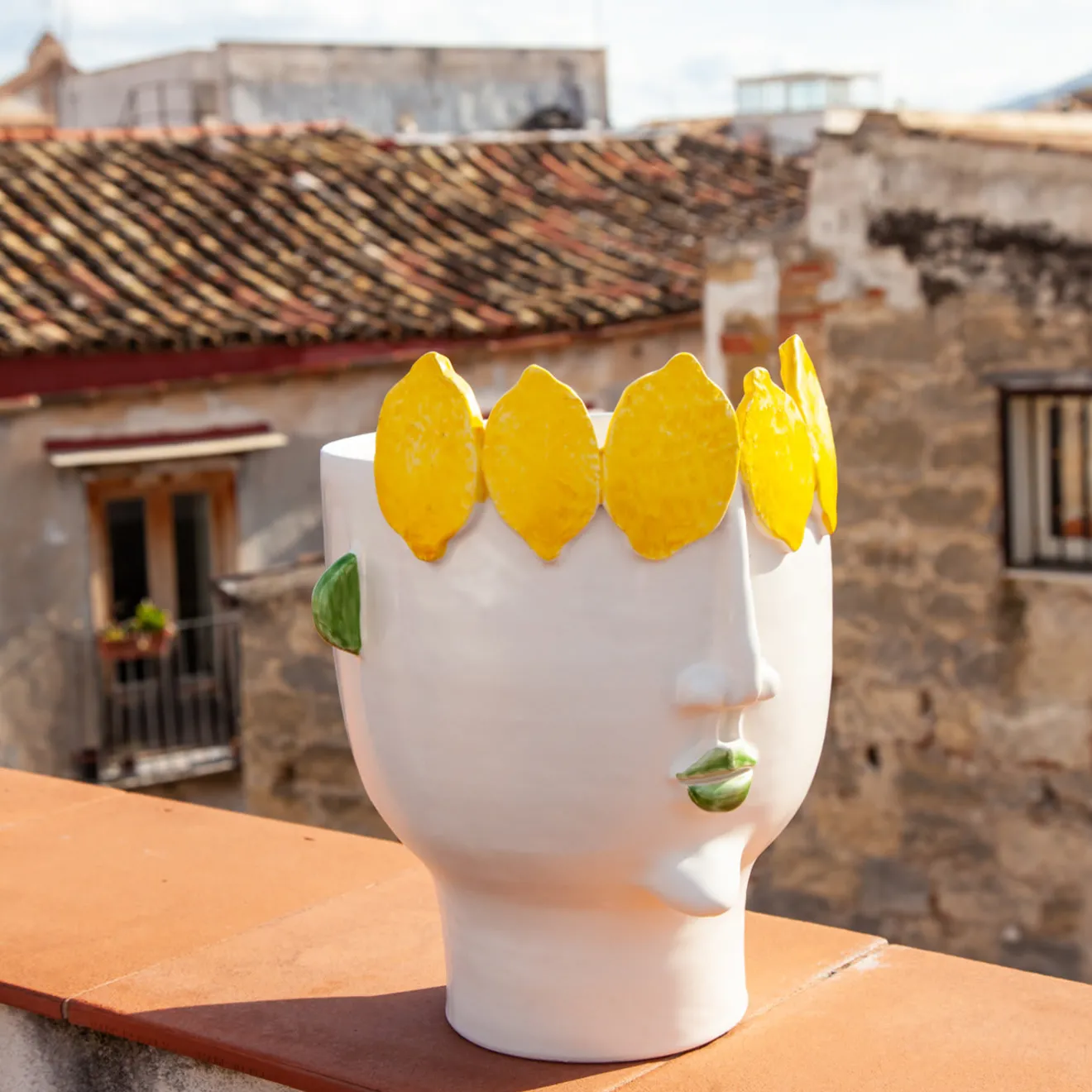 Patrizia Italiano Filomena Venditrice ambulante di limoni Vaso