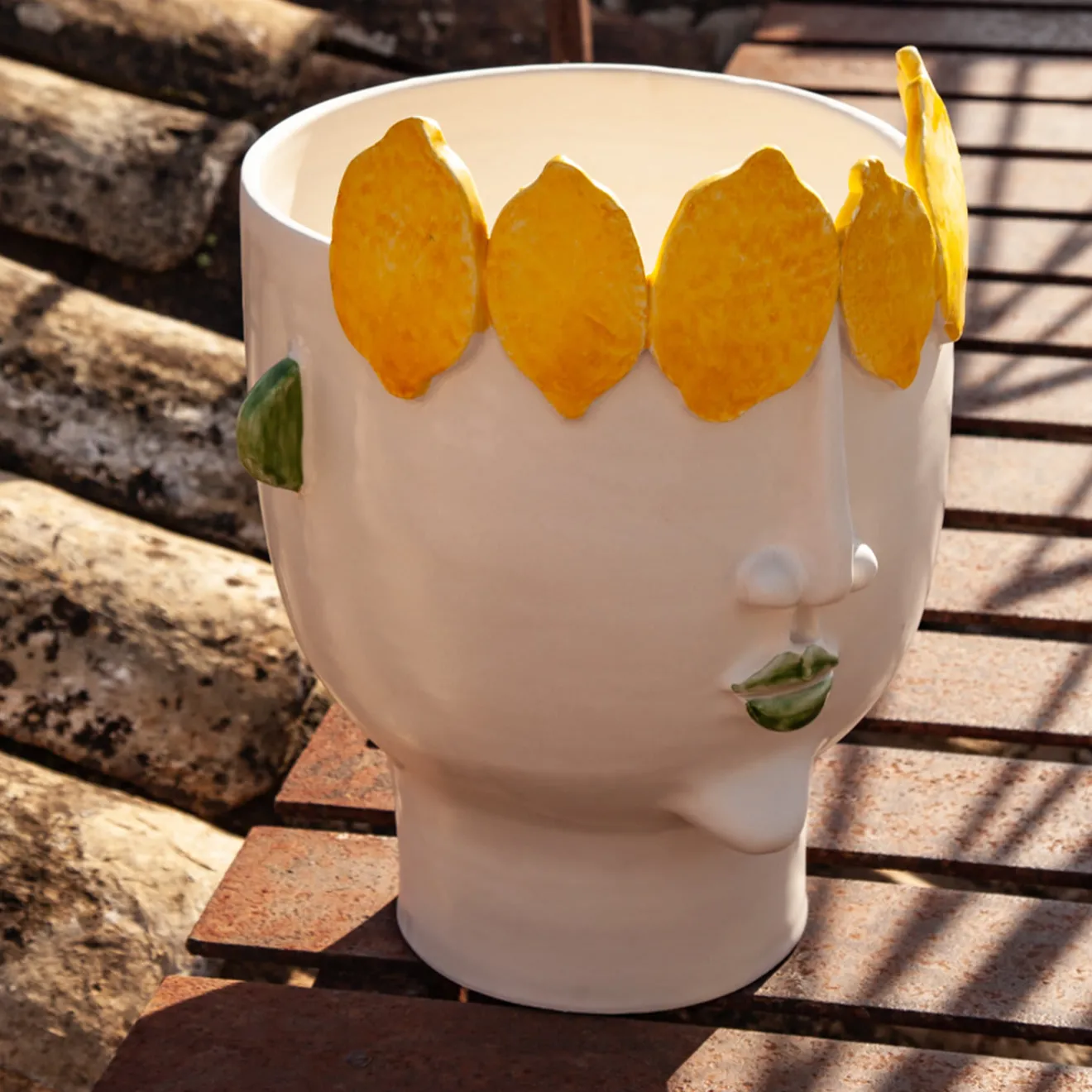 Patrizia Italiano Filomena Venditrice ambulante di limoni Vaso