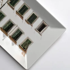 Grand Tour by Vito Nesta La Finestra Sul Cortile Piccola Videopoche rettangolare in porcellana #3