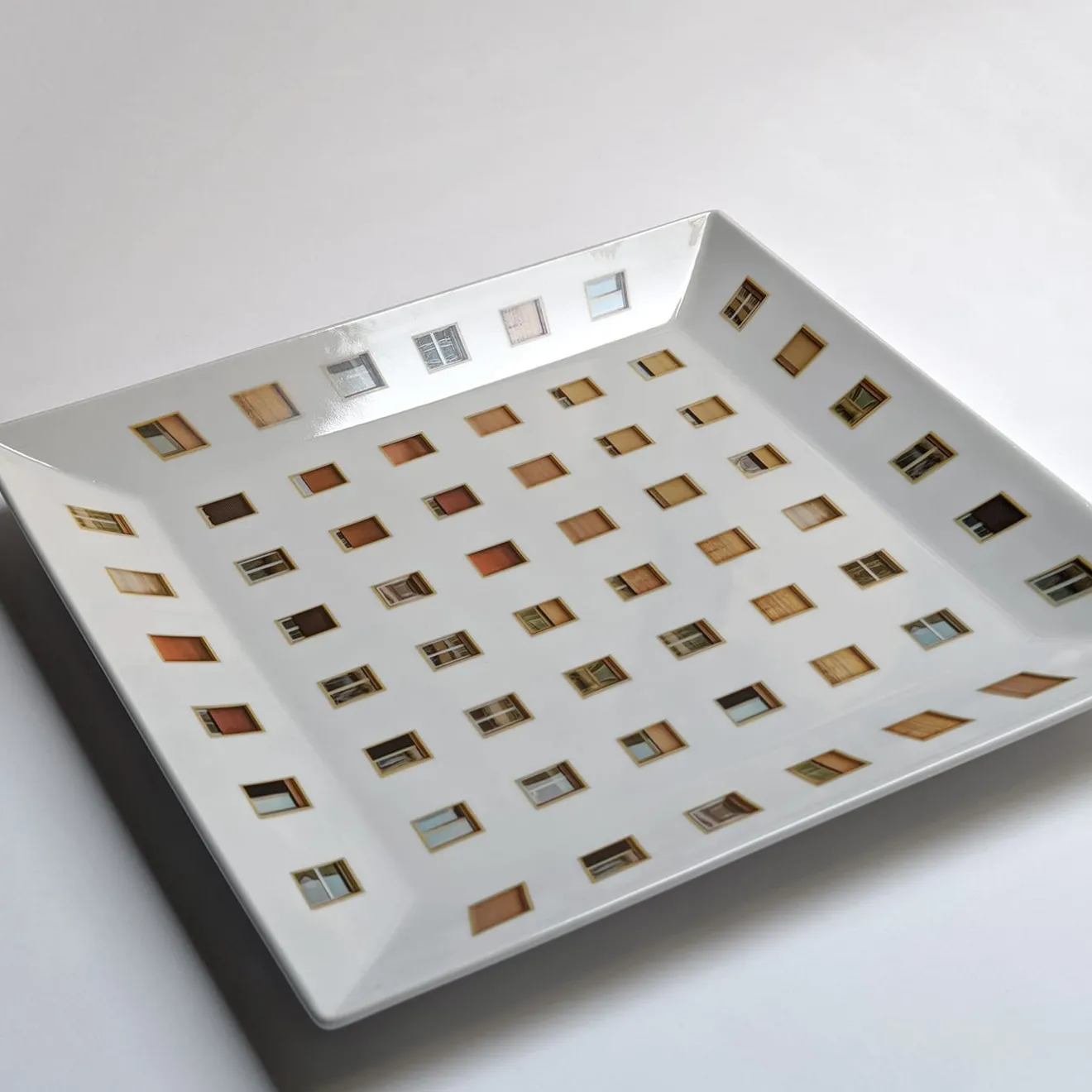 Grand Tour by Vito Nesta La Finestra Sul Cortile Videopoche quadrata grande in porcellana #3