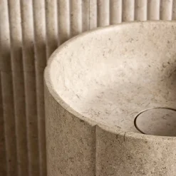 Luce Di Carrara Lavabo a Colonna in Marmo Beige Sartoriale di Federico Peri