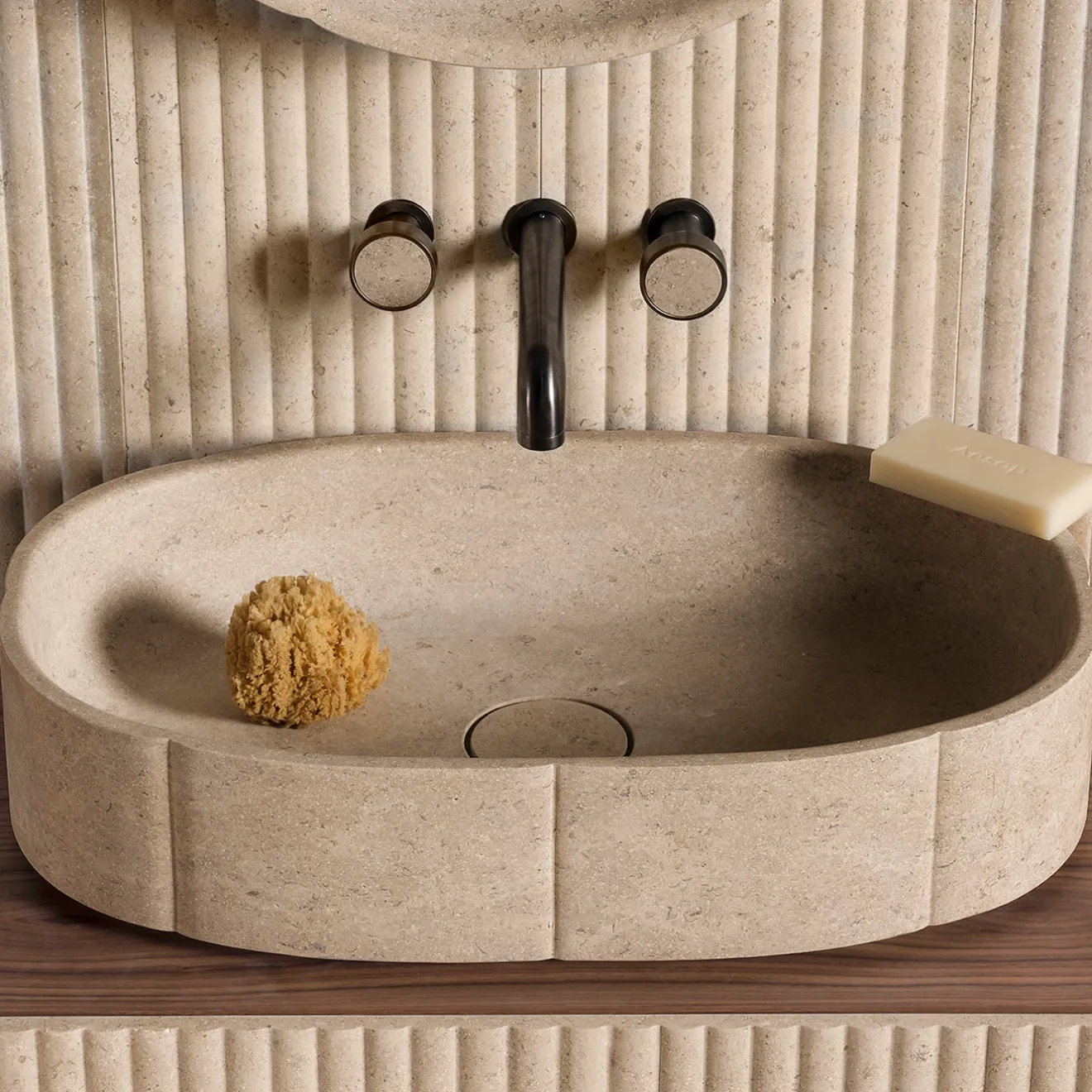 Luce Di Carrara Lavabo con top in marmo ovale beige sartoriale