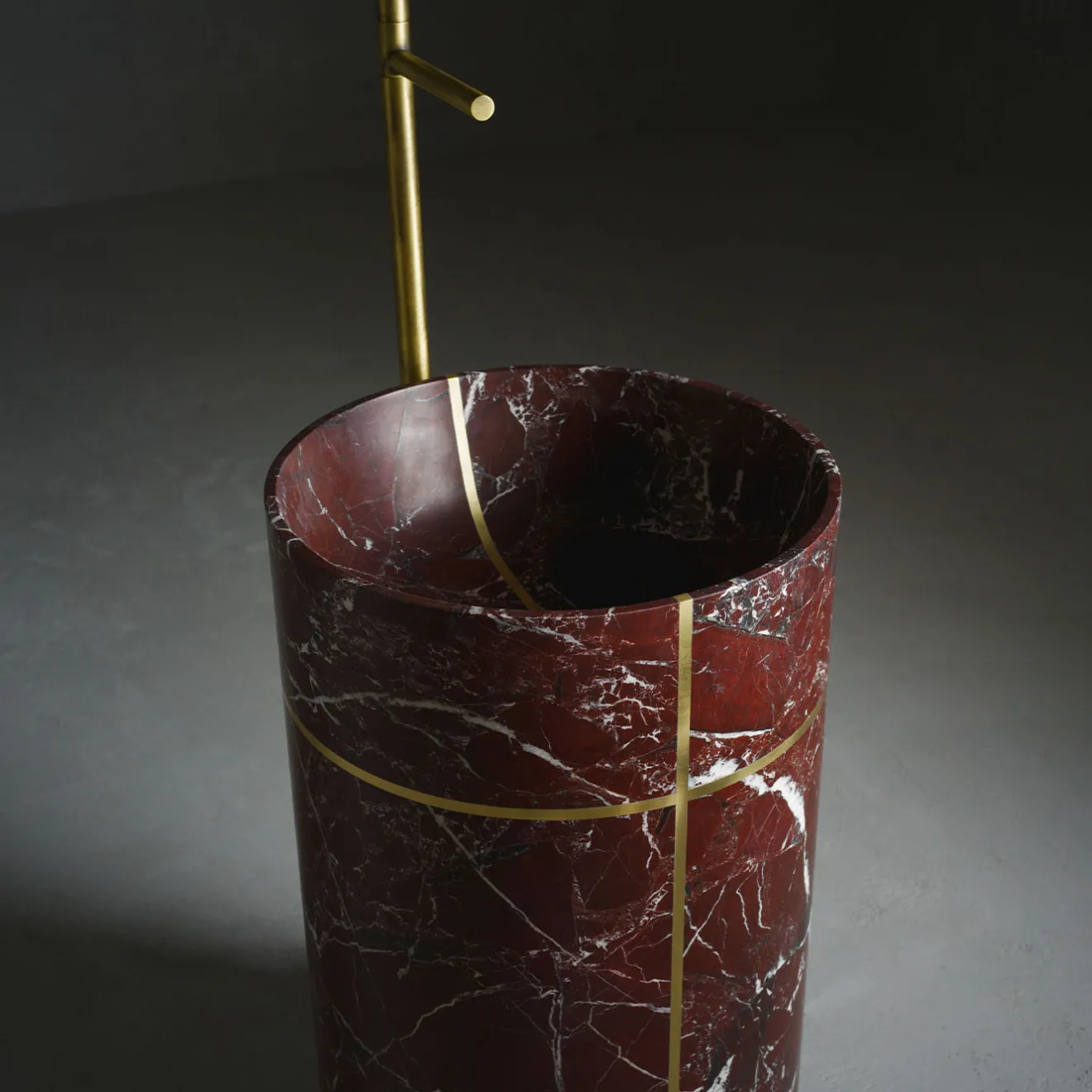 Kreoo Lavabo Tao Freestanding in Rosso Lepanto