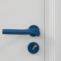 NIVA Design Maniglia Prisma Matte Blue di Nicole Valenti