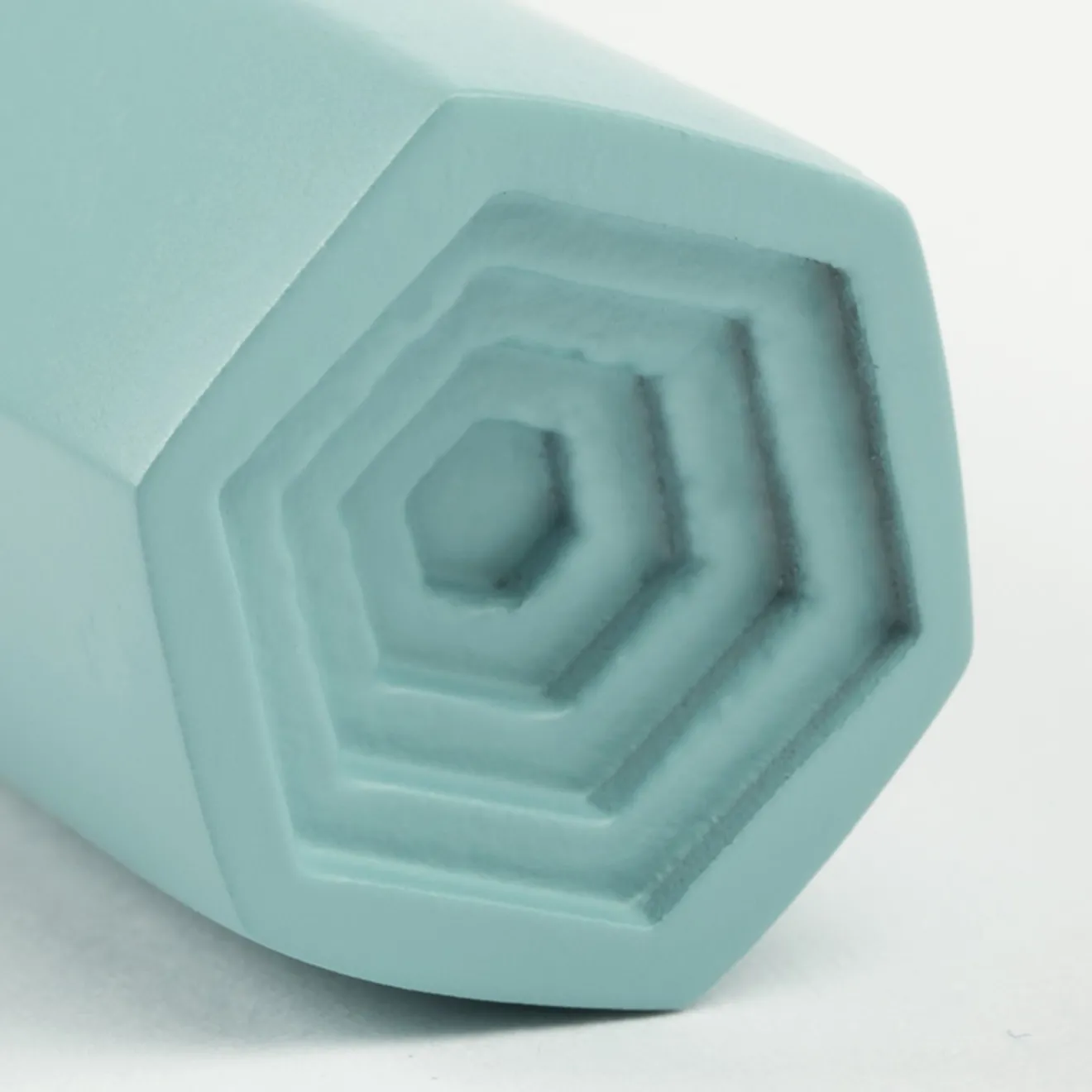 NIVA Design Maniglia Prisma Matte Light Blue di Nicole Valenti