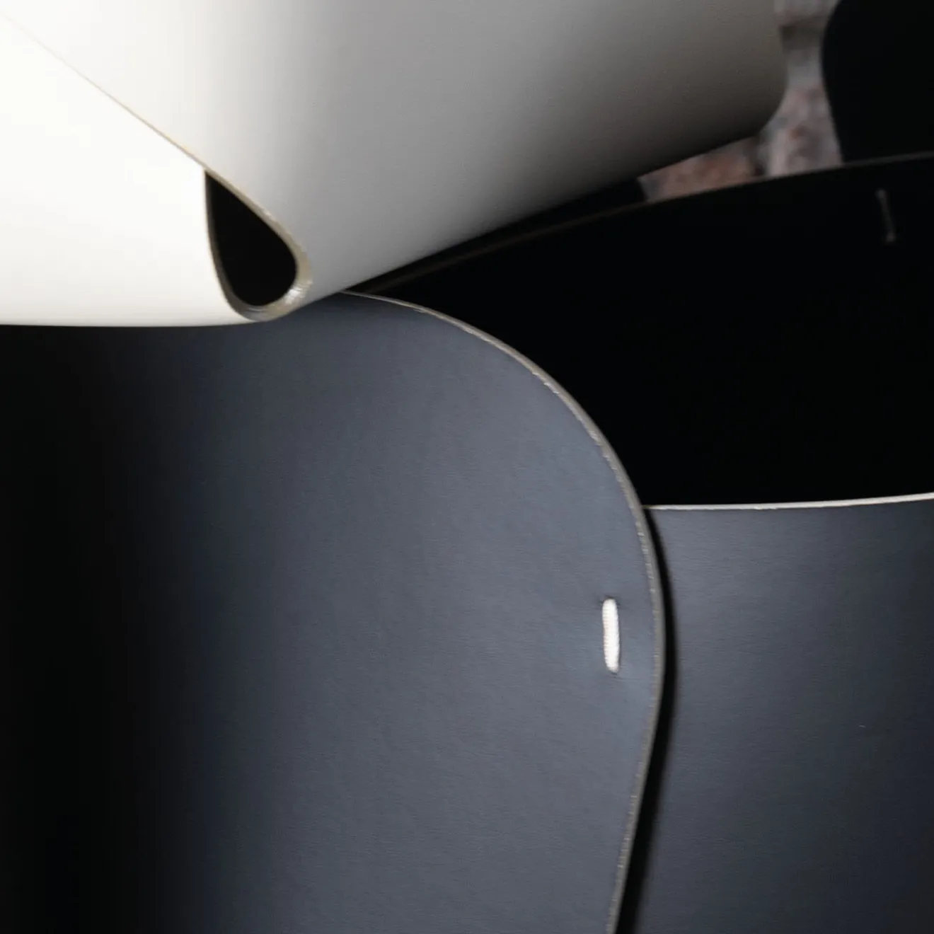 StudioNudo Overlaps Cesta regular in cuoio nera