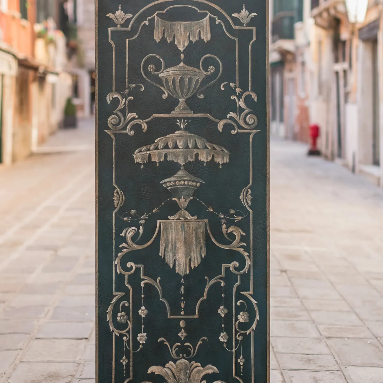 Porte Italia Pannello in legno blu con decorazioni dipinte a mano