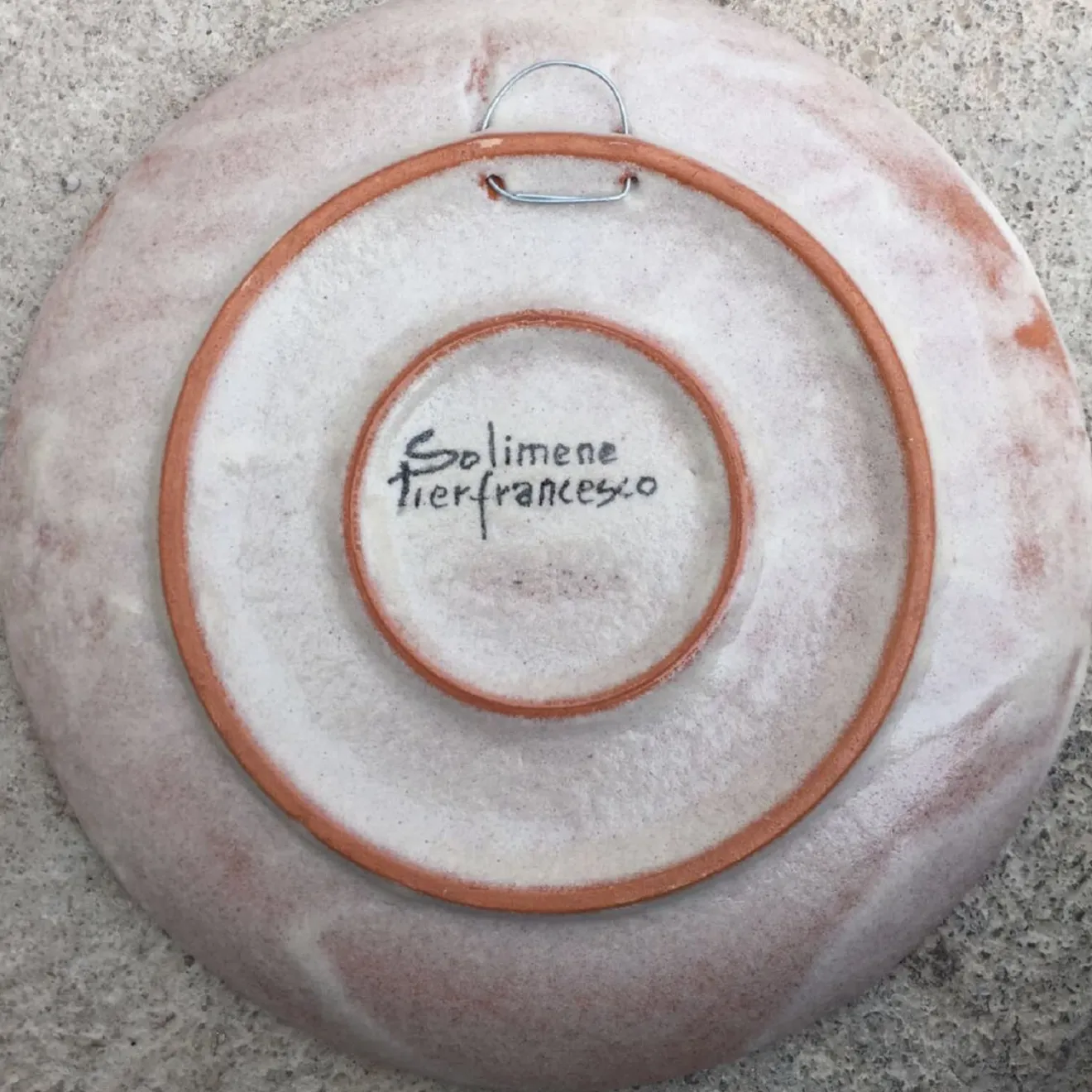 Pierfrancesco Solimene Piatto Segni bianco e giallo