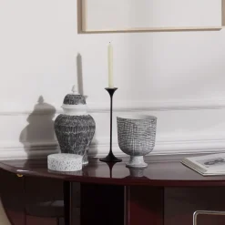 Cassina Post Scriptum Potiche in bianco e nero di Formafantasma