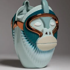 Bosa Primates Kandti Vaso in ceramica azzurra lucida con dettagli in metallo di Elena Salmistraro