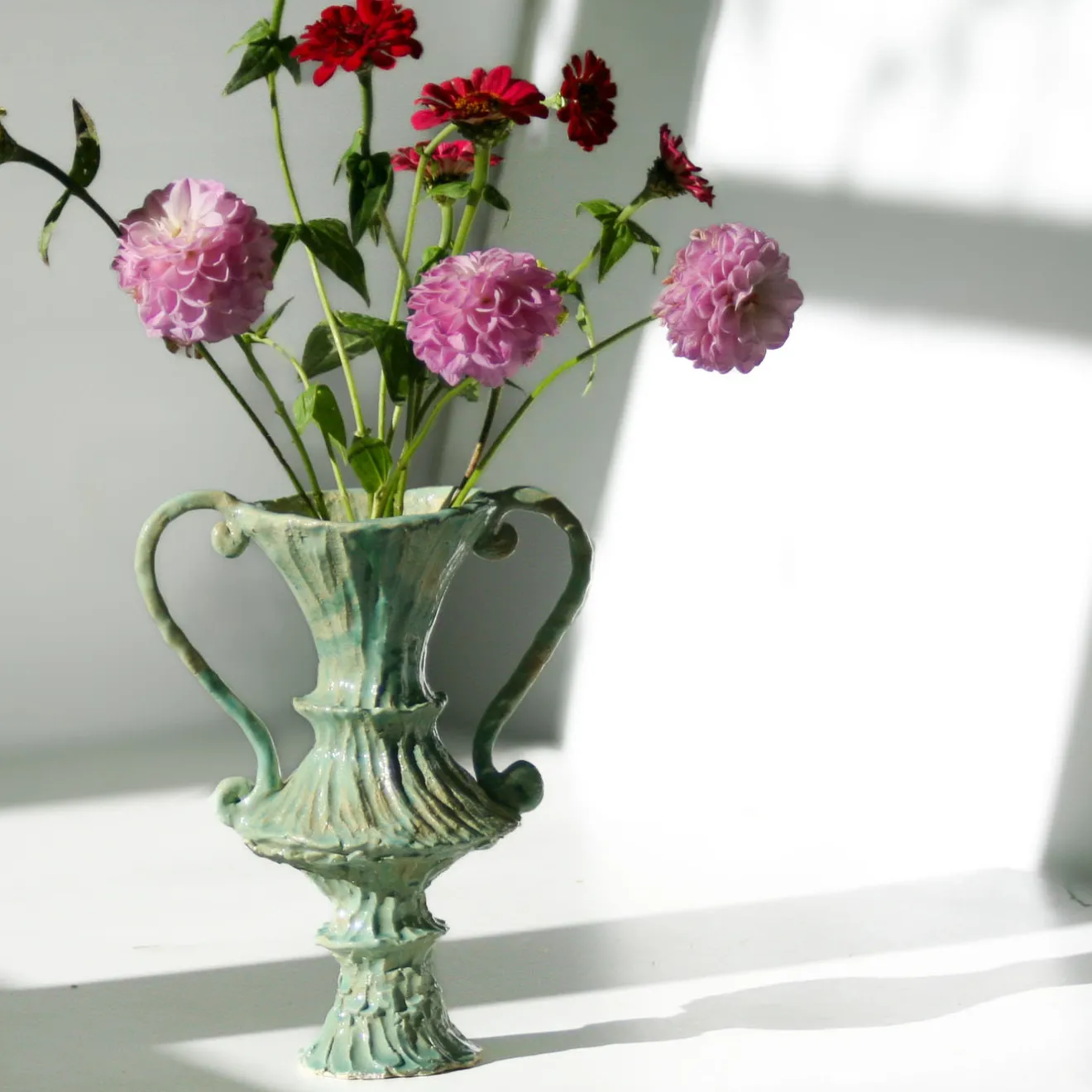 Raffaella Bandera Rocco Anse Vaso scultoreo in ceramica verde