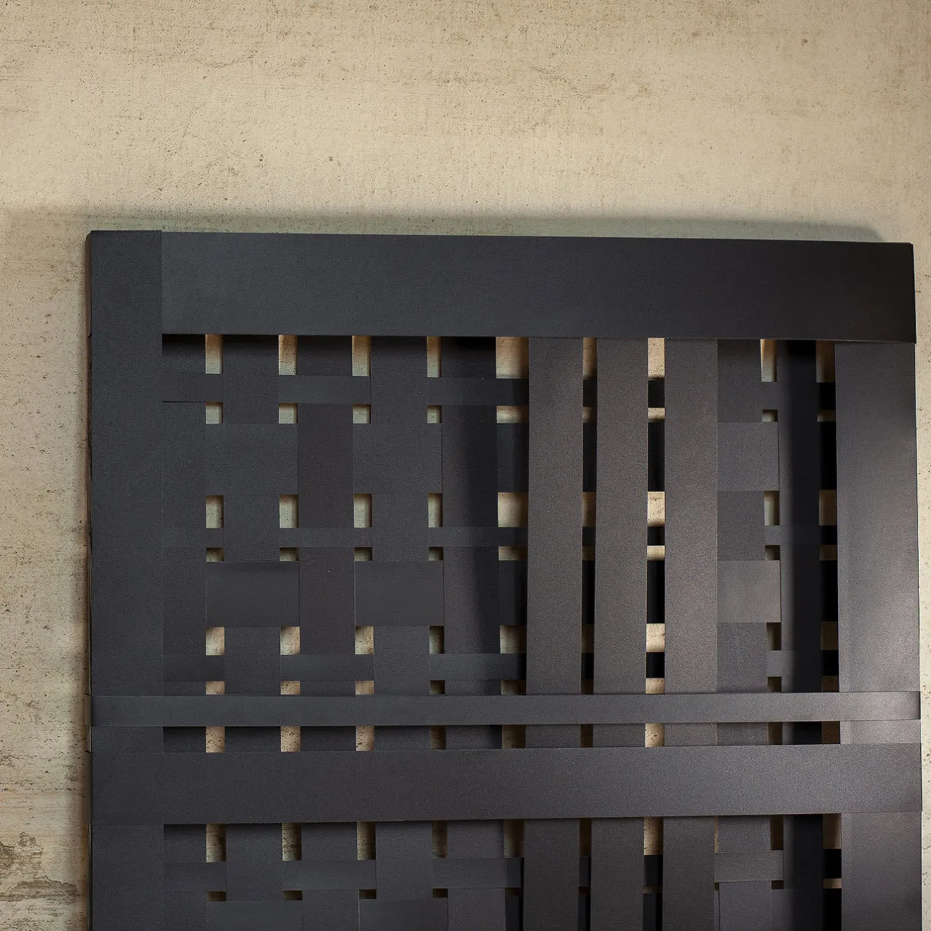 Splot Design Scultura da parete Scutum Black Abatellis