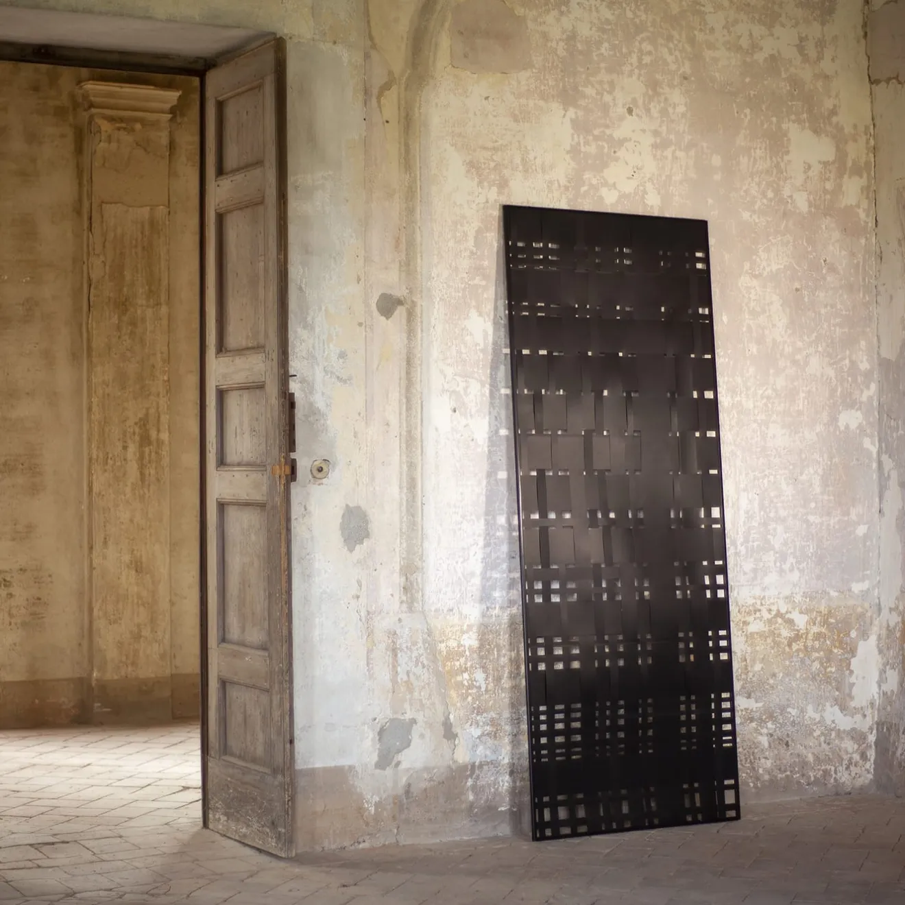 Splot Design Scultura da parete Testudo Abatellis nero