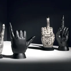 Rometti Scultura decorativa Infamis Nero di Ugo La Pietra