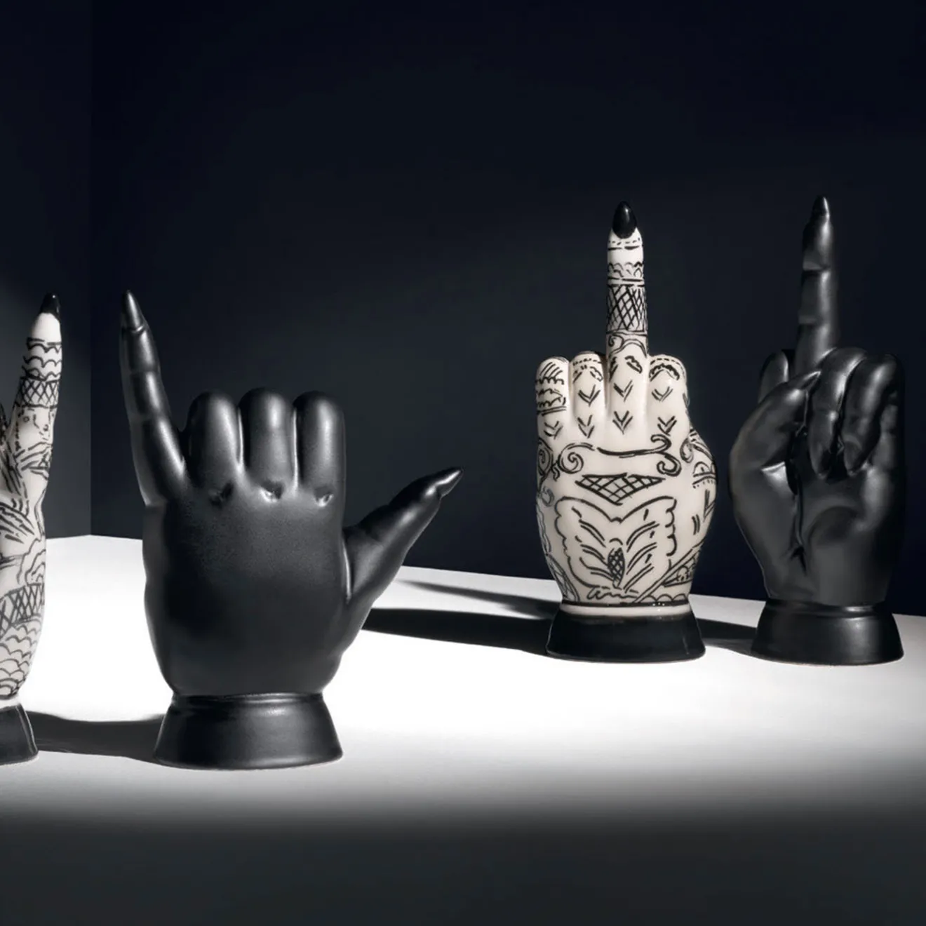 Rometti Scultura decorativa Shaka Nero di Ugo La Pietra