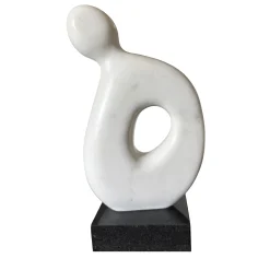 Espidesign by Paola Speranza Scultura Figura Aperta Al Vuoto in Marmo Bianco su Base in Granito di Piero Speranza