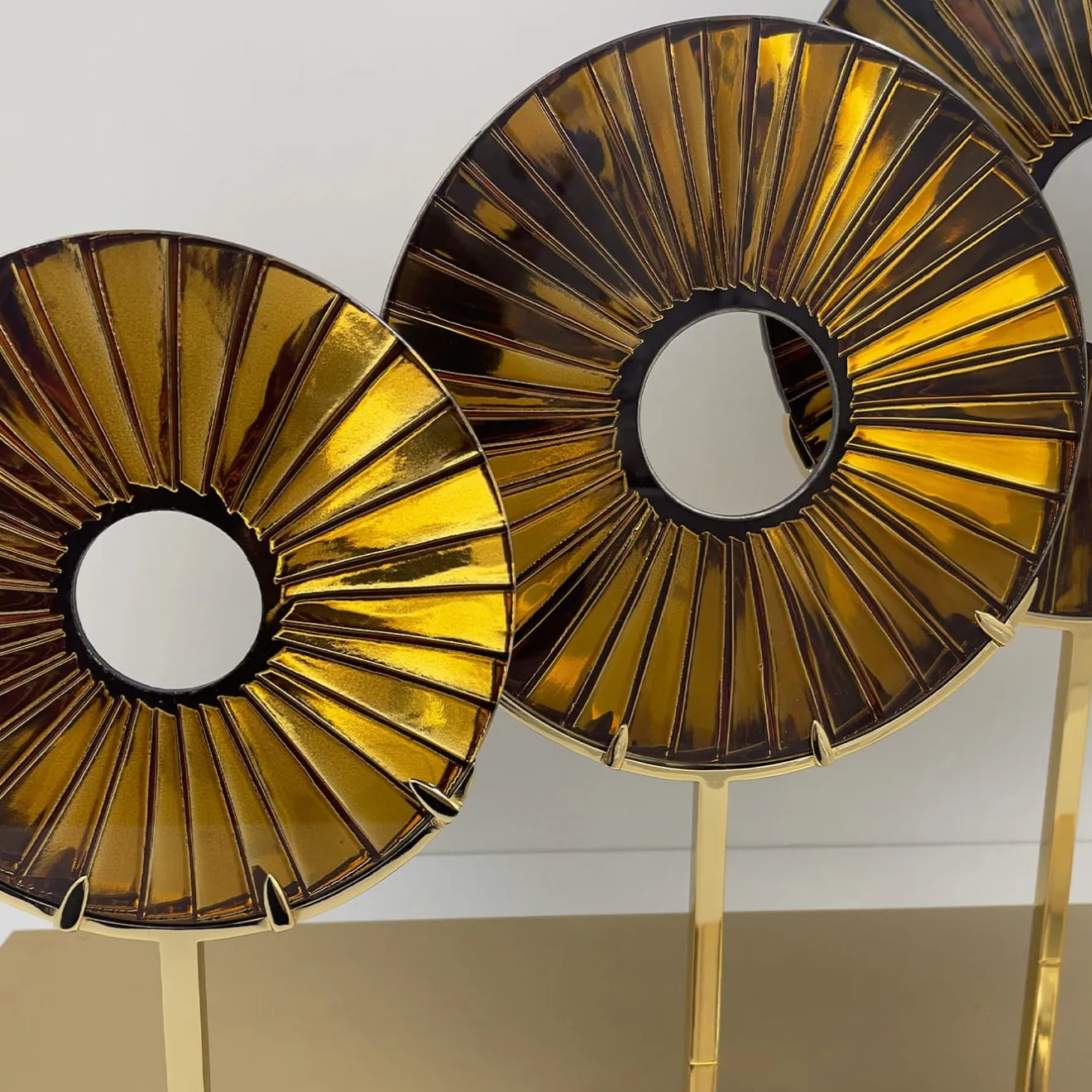 Ghirò Studio Scultura in vetro ambrato a tre occhi