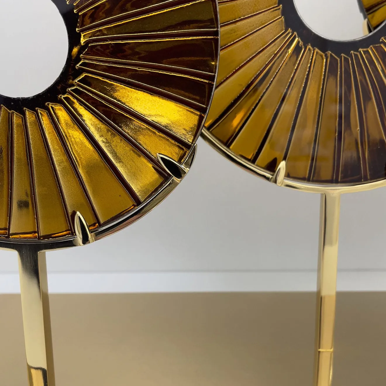 Ghirò Studio Scultura in vetro ambrato a tre occhi