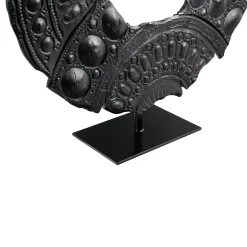 deBlona Scultura Néra in ceramica con piedistallo di Gabriele Mengoni