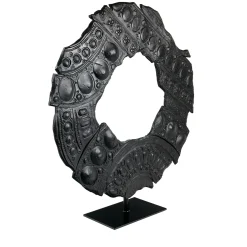 deBlona Scultura Néra in ceramica con piedistallo di Gabriele Mengoni