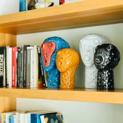 Freaklab Scultura testa di scimmia nera