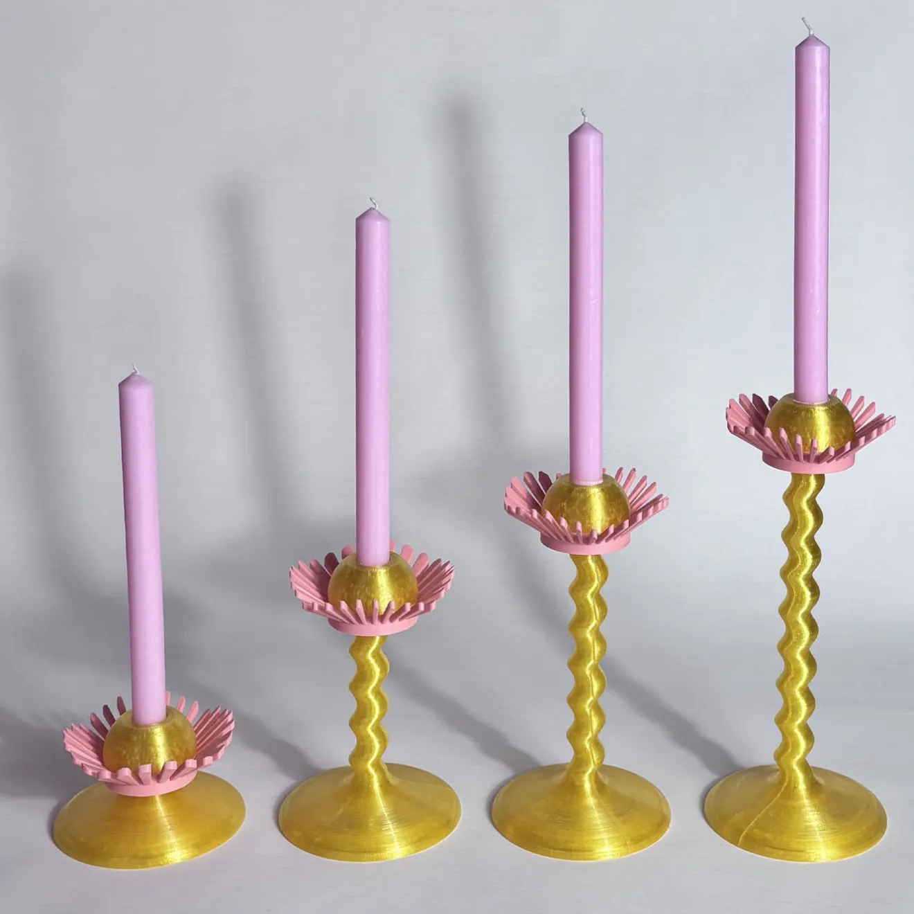 M'AMA Interni + di Federica Zama Set di 4 candelabri stampati in 3D Blooming Oro e Rosa