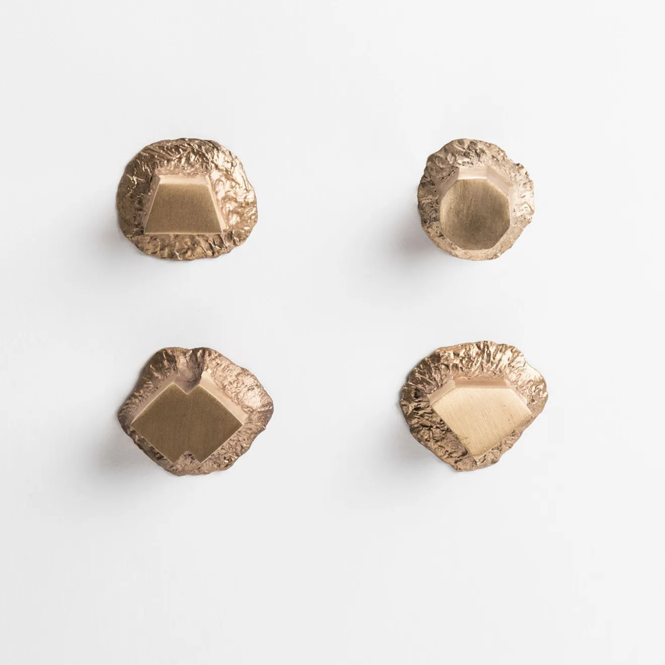 NIVA Design Set di 4 pomelli in ottone per porte Solido #4 di Nicole Valenti