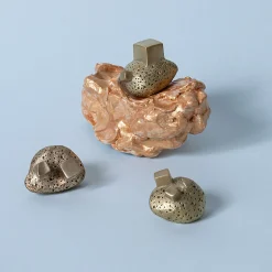 NIVA Design Set di 4 pomelli per porte in ottone Pietra #1 di Nicole Valenti