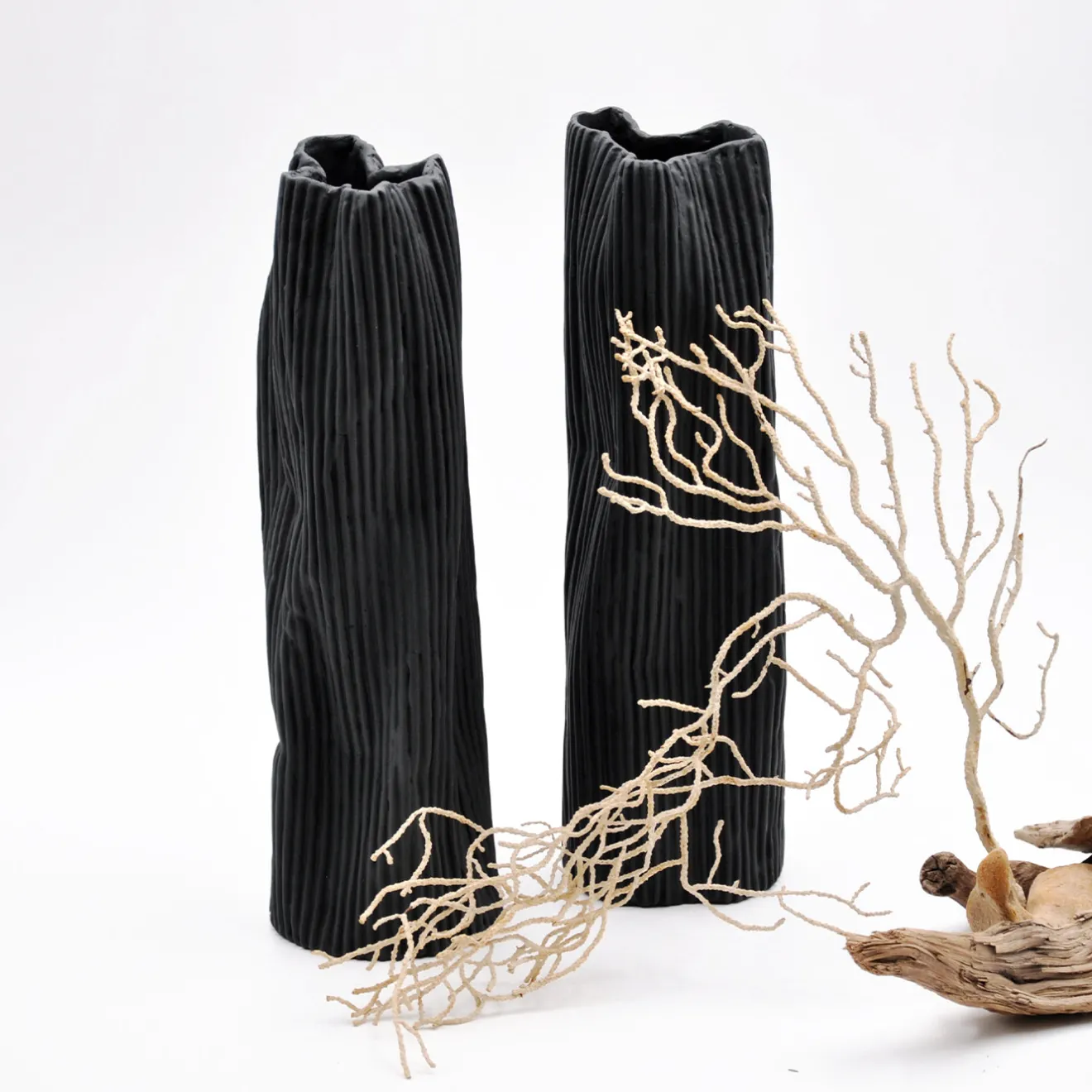 Design Center 1991 Set di 2 vasi decorativi "Paesaggio 25 Black #2" di Nino Basso